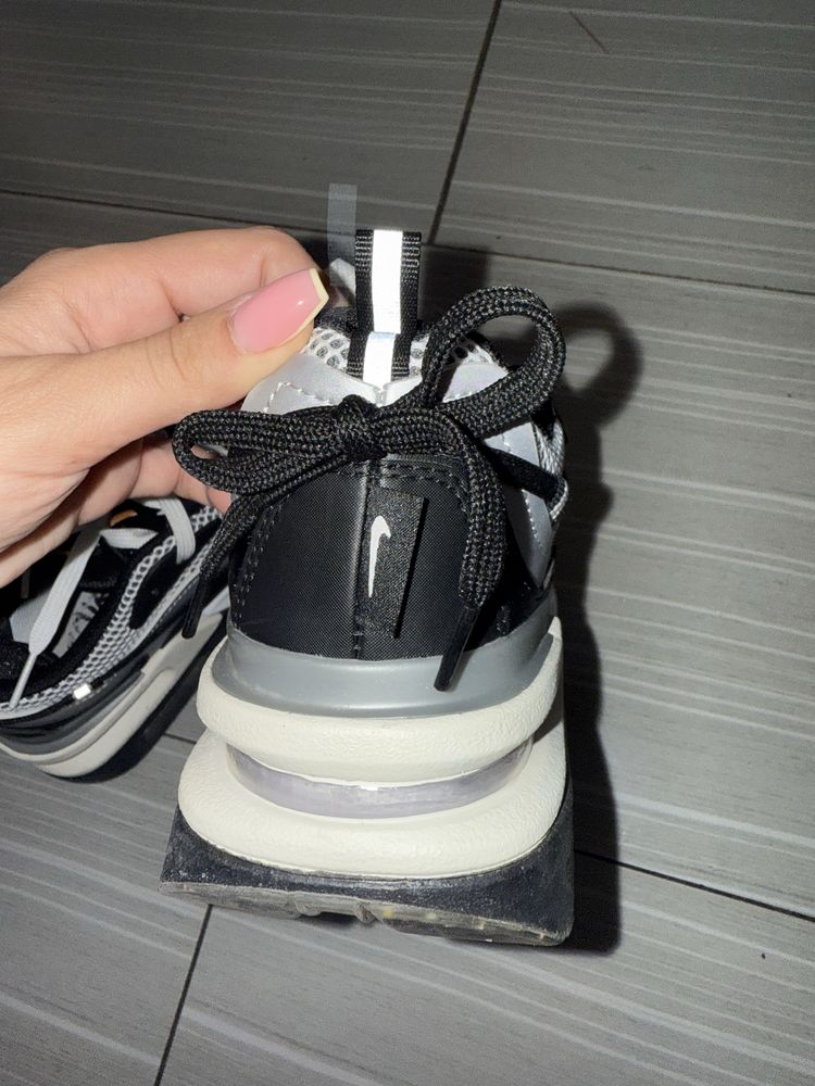 Дамски маратонки nike furyosa