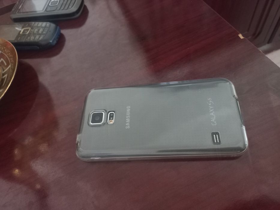 Срочно продаётся телефон Samsung S5