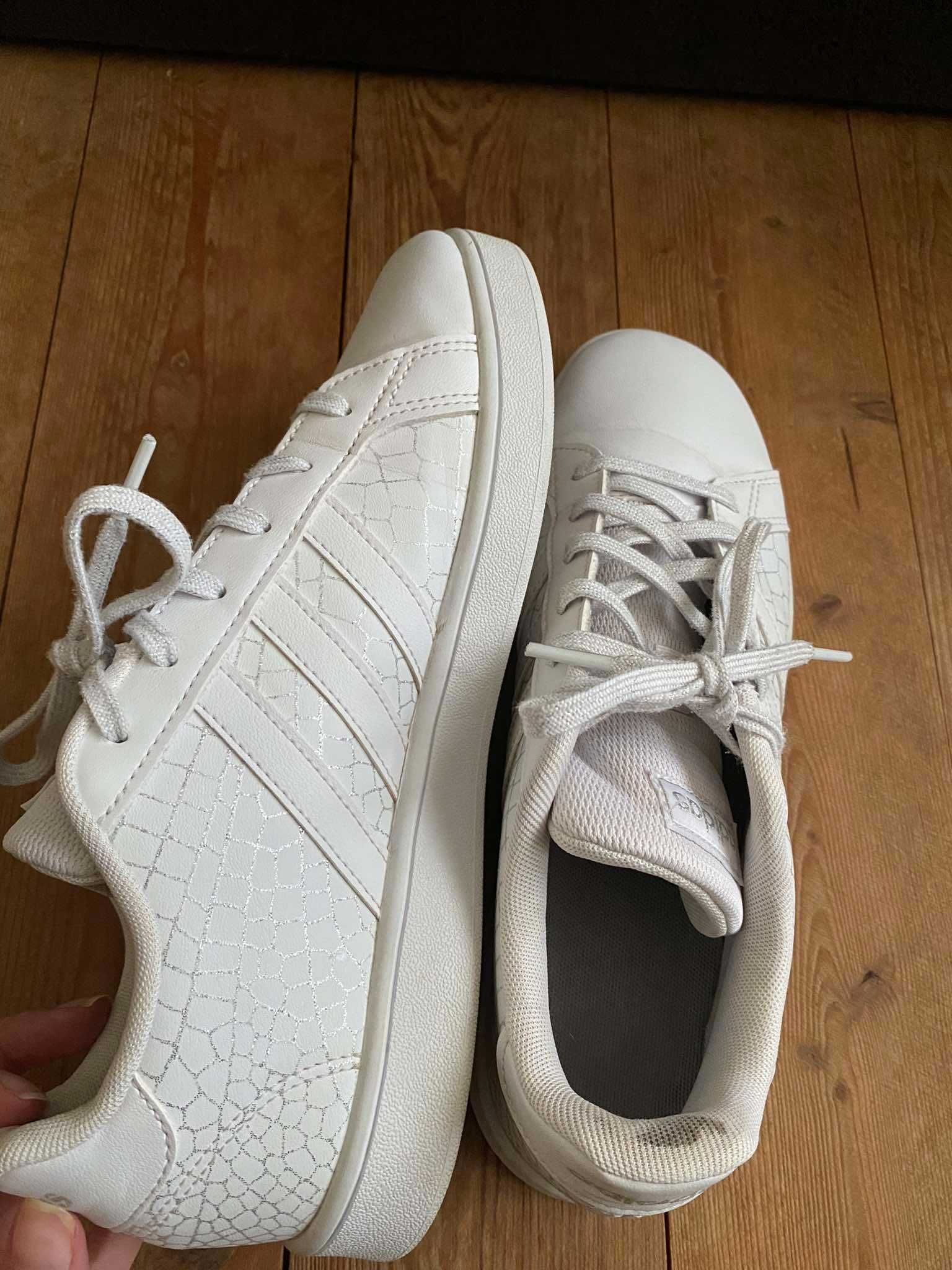 Маратонки adidas