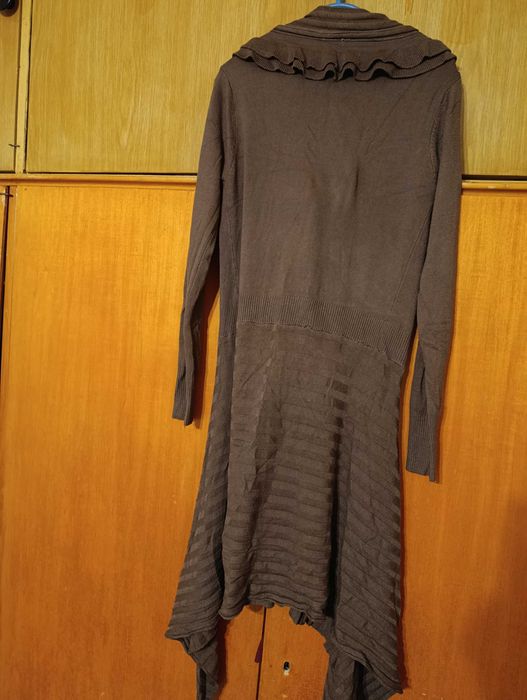 Раздвижена шоколадова жилетка- наметка