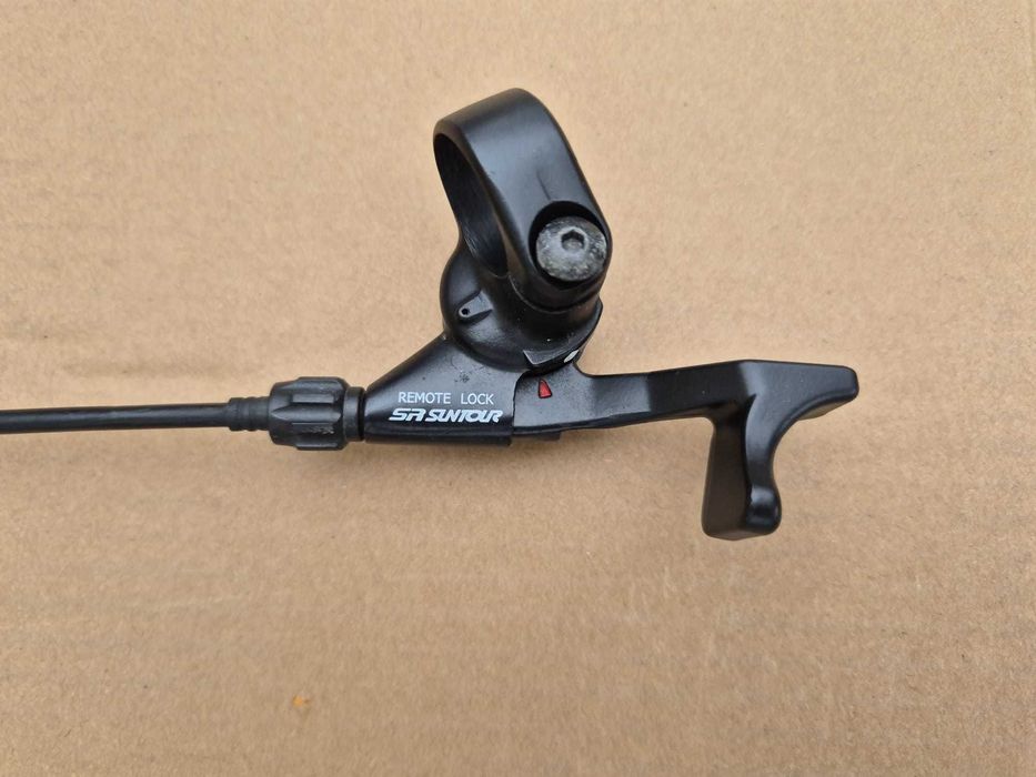 Furca SunTour XCM , sistem blocare pop-lock, 26 inch