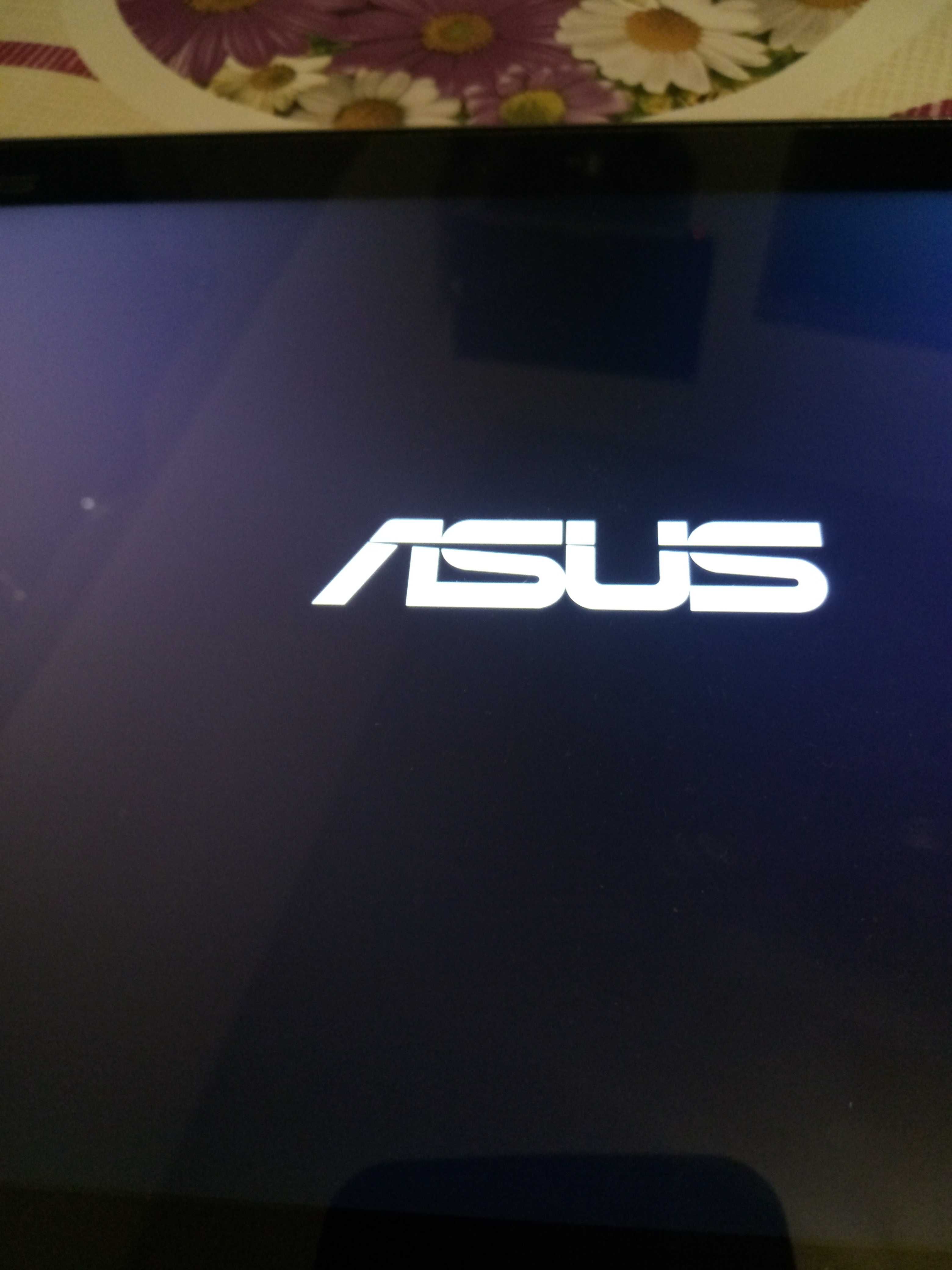 Tableta Asus , are slot pentru card telefon, GPS