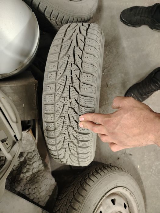 Продам резину со штампами зима шипованная 5 баллонов на 155/70r13 в хо