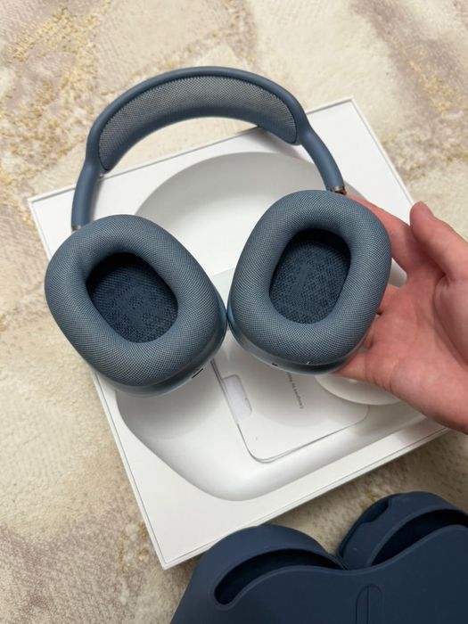 AirPods Max синий цвет