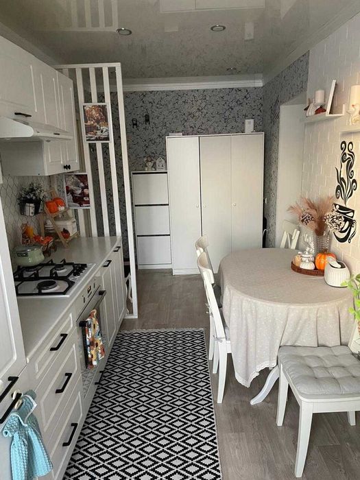 Продается 2 комн общежитие в районе Автогородок .