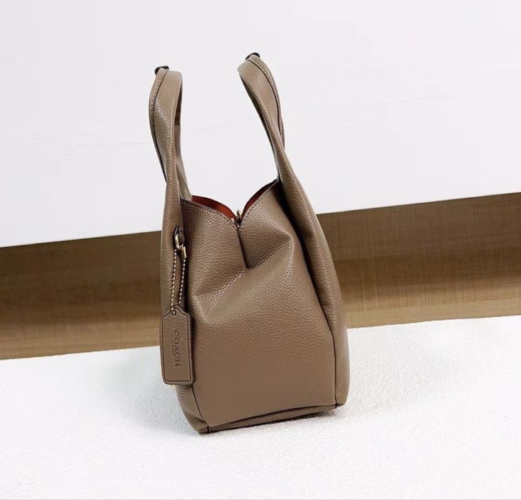 Уникална дамска чанта Coach