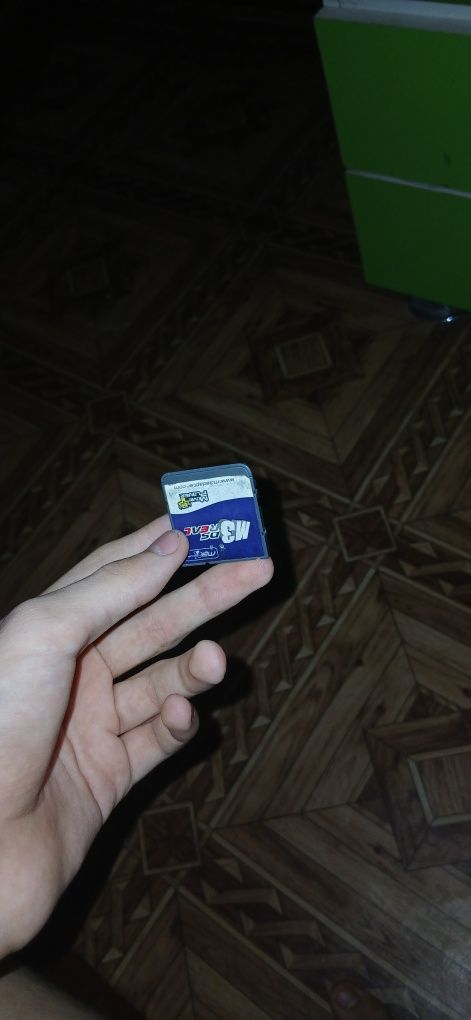 Nintendo ds lite 16/1 sotiladi holati alo ishlatilmagan uncha
