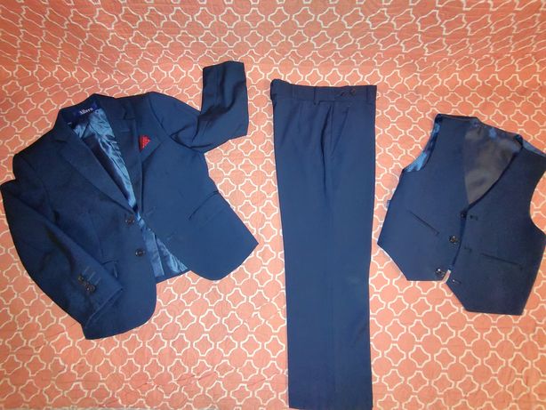 Тройка костюм, брюки, желетка для мальчика 6-8 лет в отличном состояни