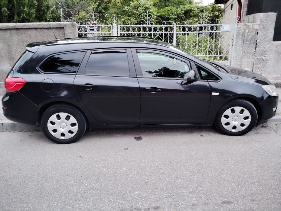Opel Astra J 2011