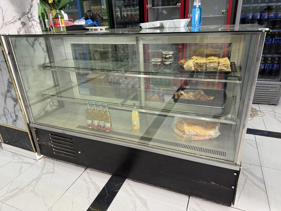 Витрина холадилник сотилади