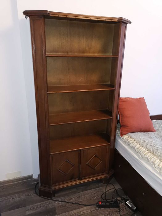 Красив шкаф - библиотека