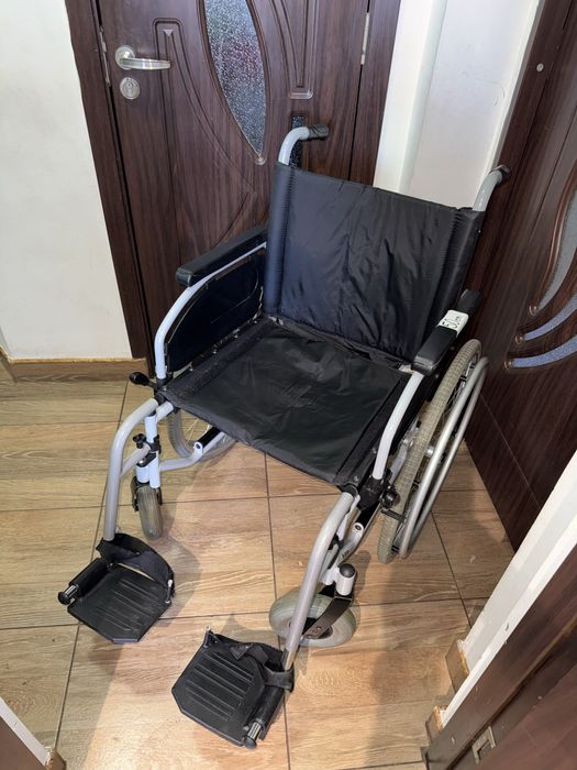 Carut scaun rulant handicap dizabilitati batrani (ca nou)