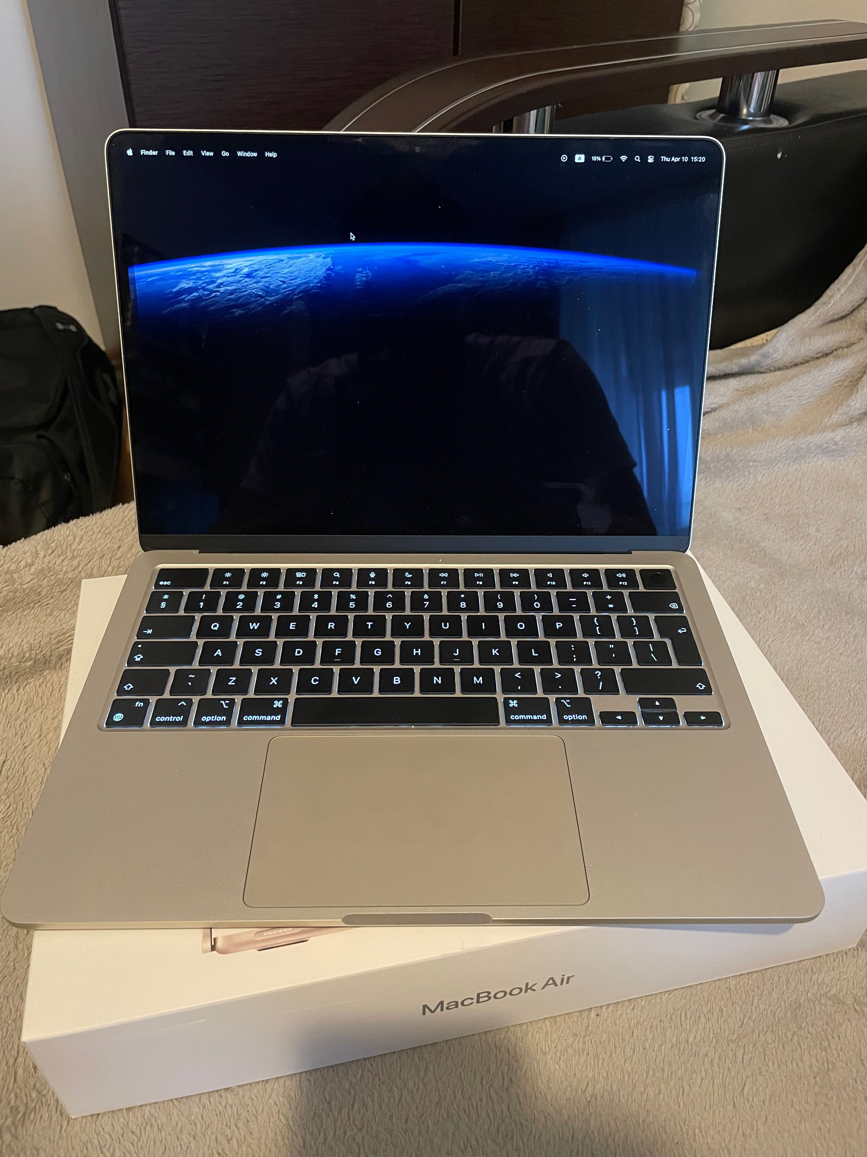 Macbook air 13 M3 gold