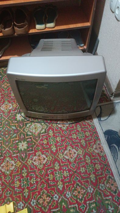 Televizor sotiladi 50 ming