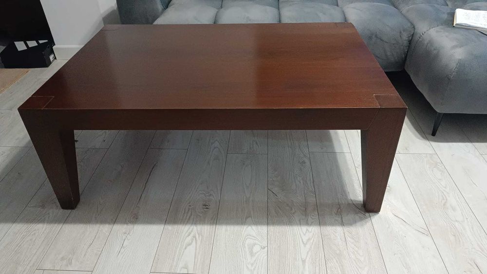 Masuta din lemn maro