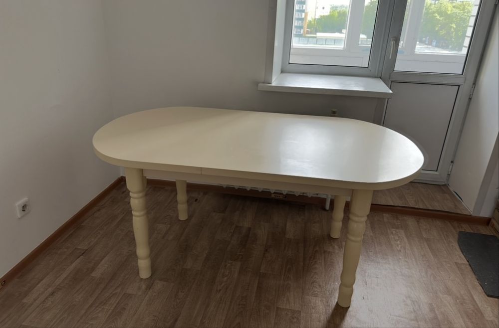 Продам большой стол почти новая