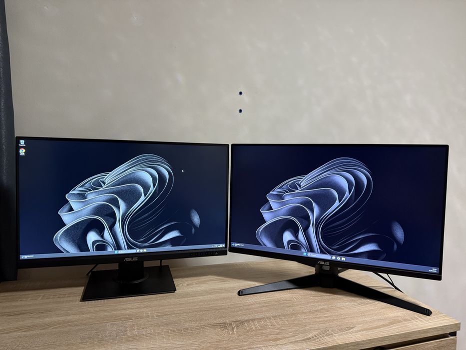 Monitoare de gaming + brat