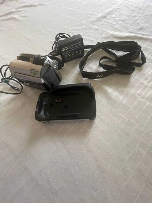 JVC видео камера/рекордер+2бр. батерии+ докинг станция
