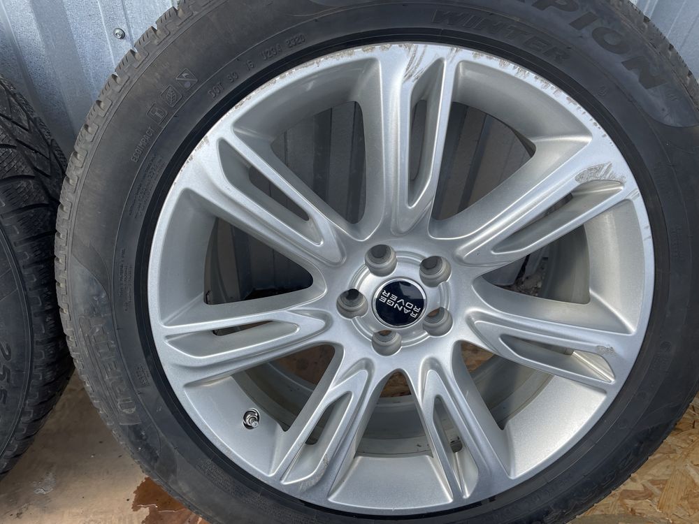 Set de 4 jante R20 cu anvelope de iarna Pirelli pentru Range Rover