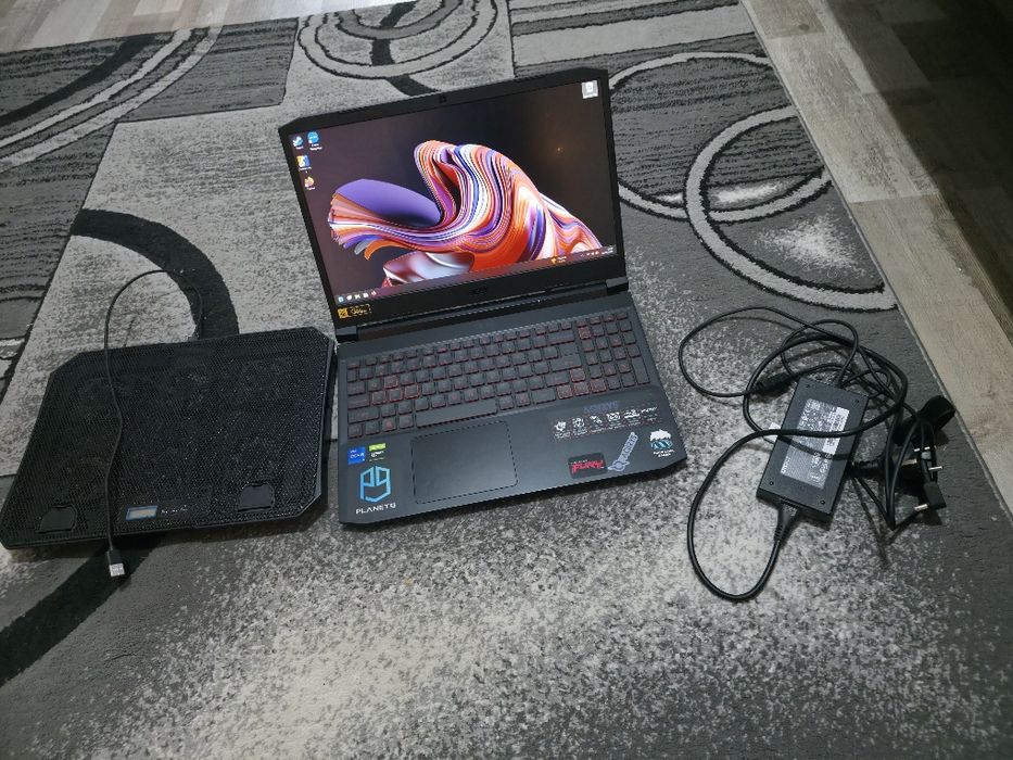 Laptop acer cu cooling pad