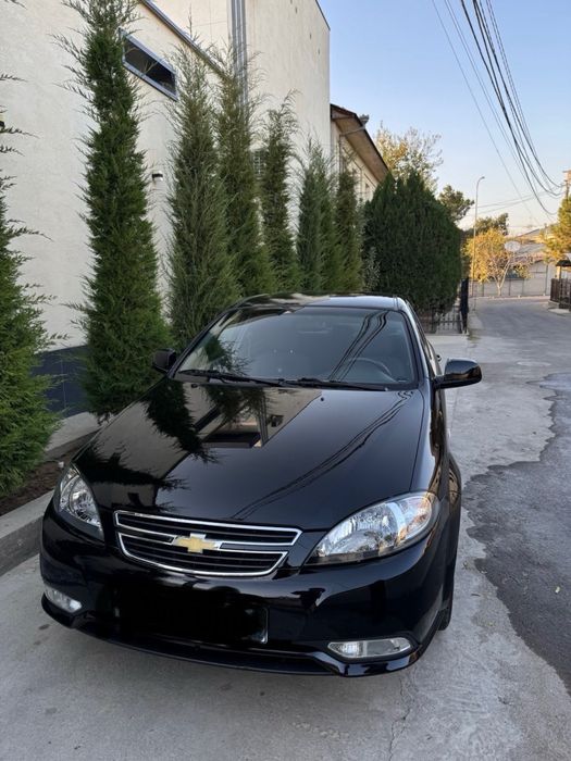 Черная Lacetti 2020