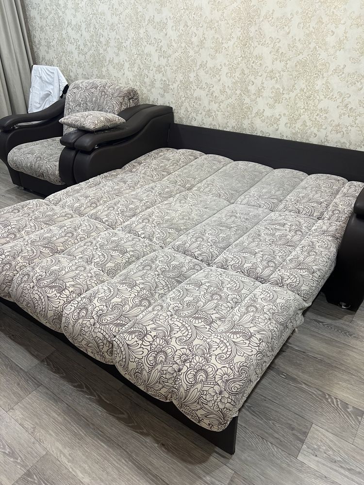 Продам диван с креслом раскладной.