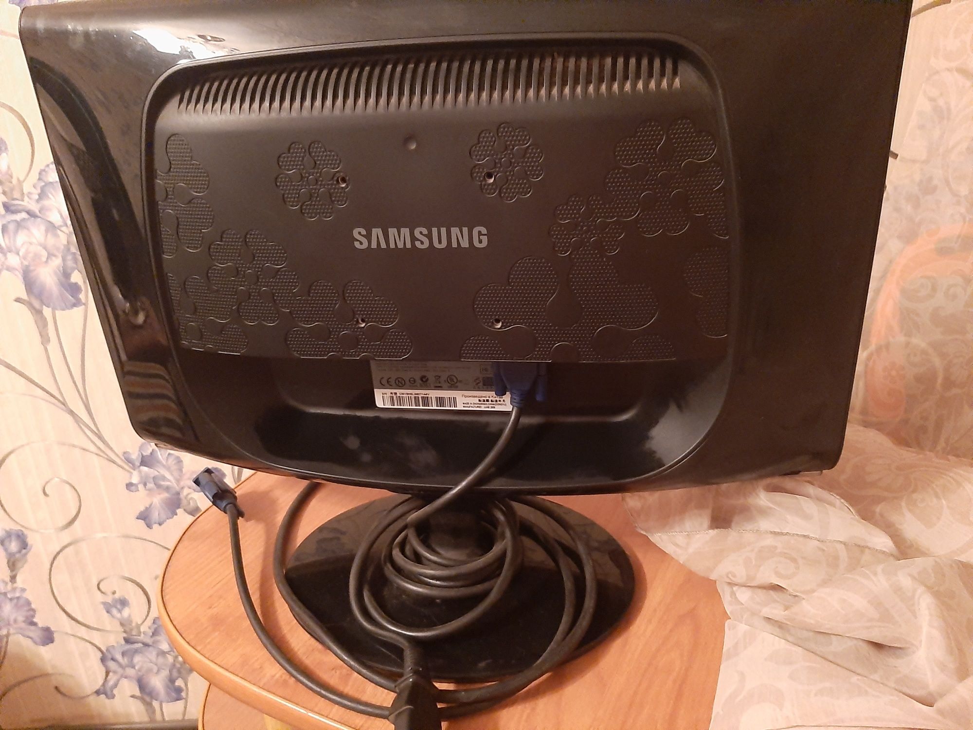 Продам монитор б/у  марки Samsung Sunc Master933 в  рабочем состоянии