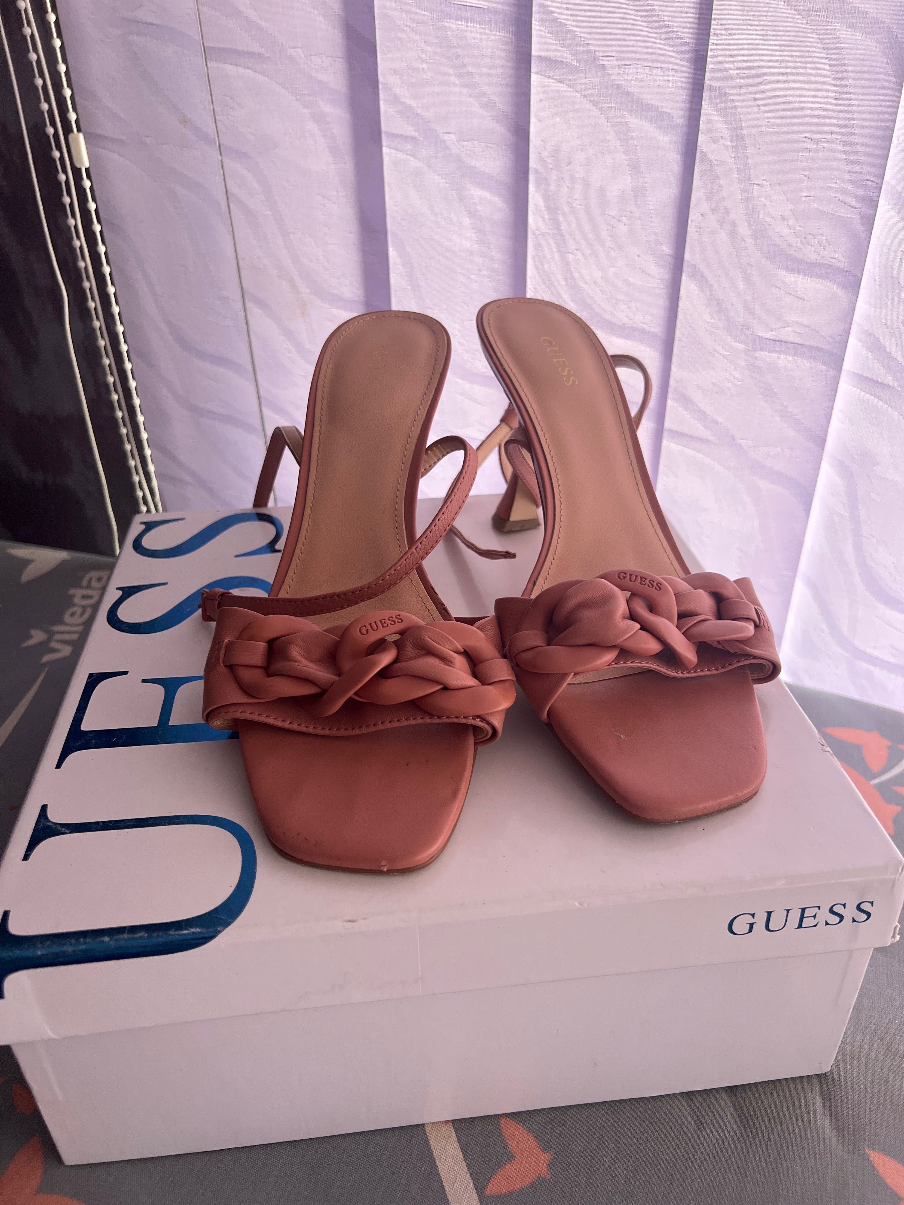 Сандали на ток Guess 39 номер