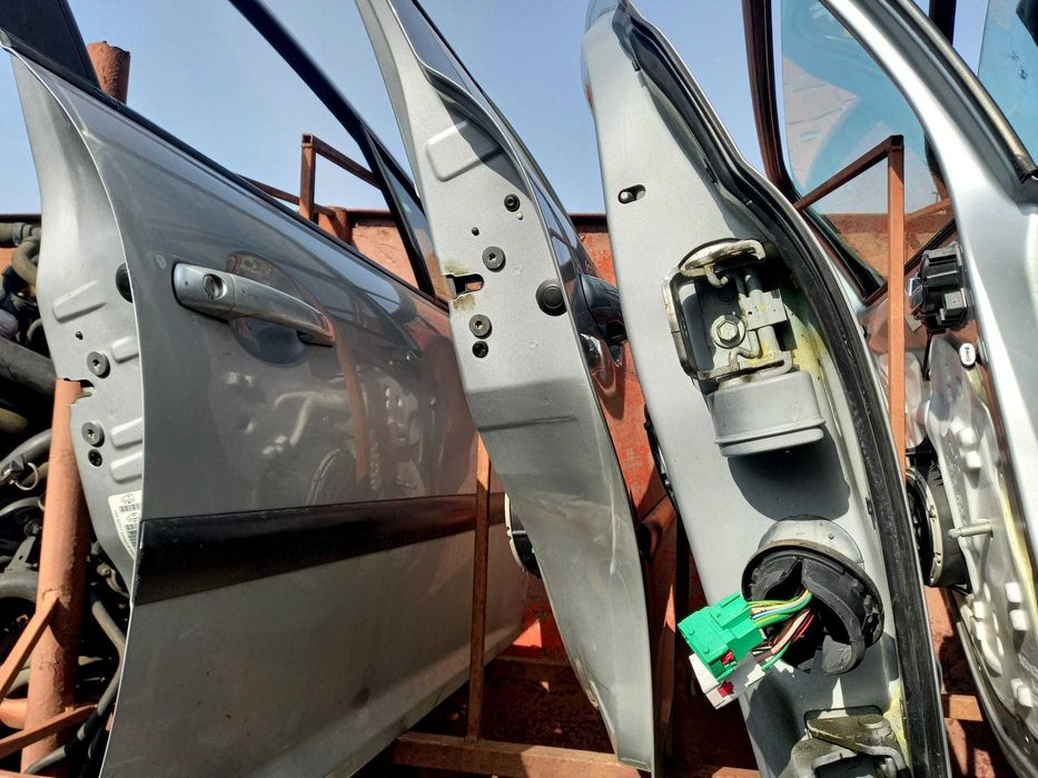 Peugeot 207, usi portiere, oglinzi electrice complete, geamuri coltare