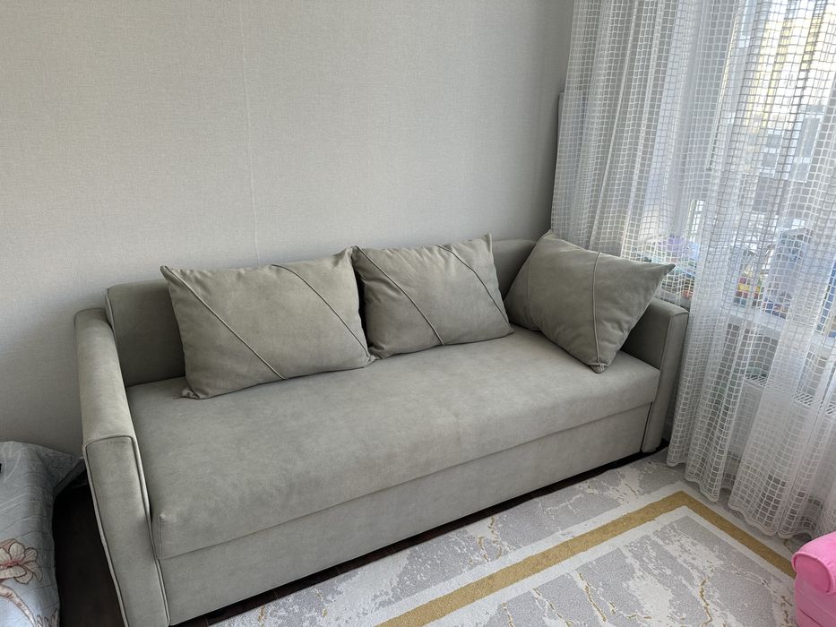 Продам диван практический новый