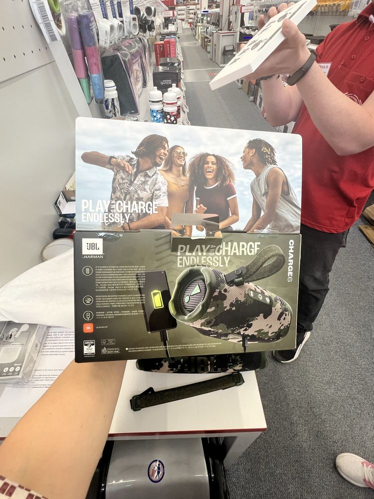 Чисто нова преносима колонка JBL CHARGE 6