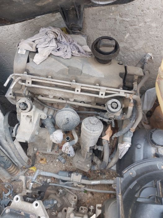 De vânzare motor + cutie și alte piese