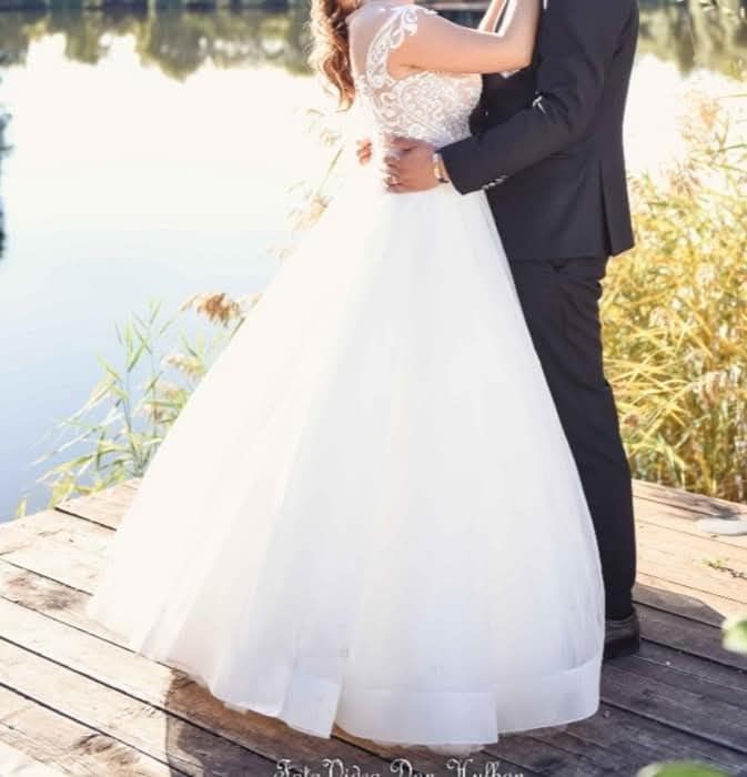 Vând rochie de mireasă