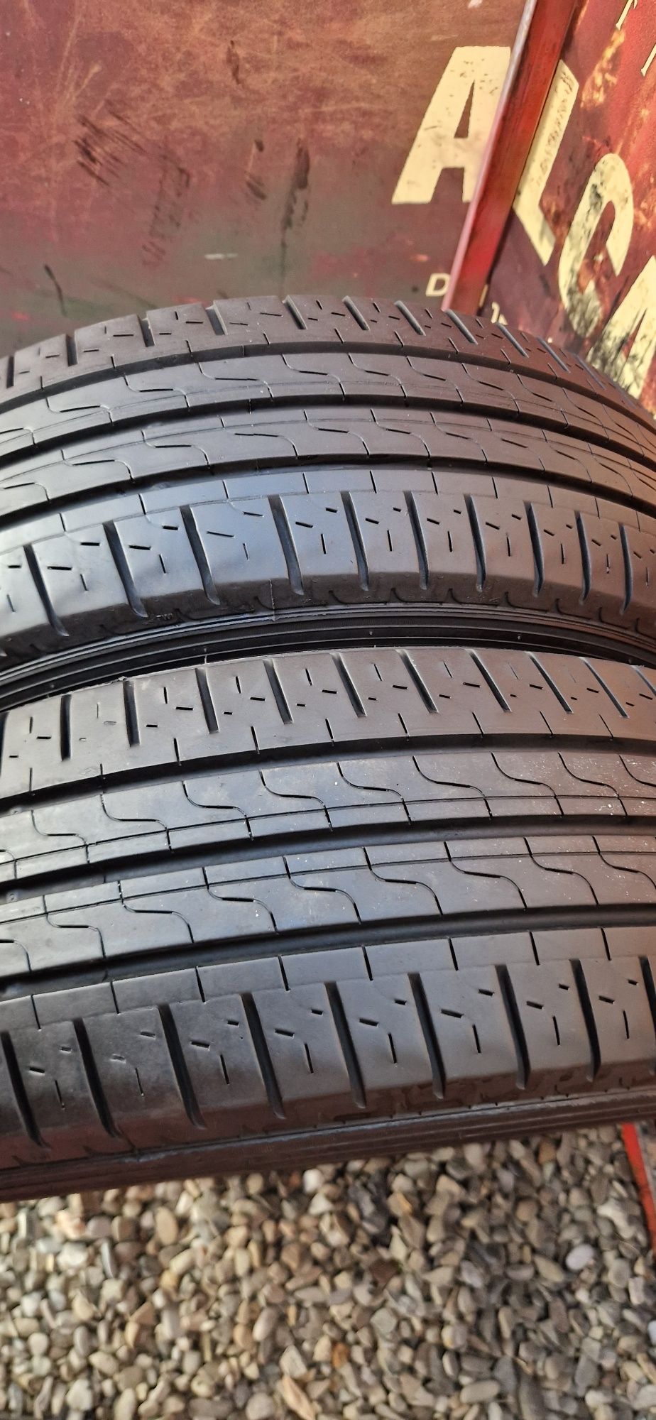 2 Anvelope ca noi Pirelli 205 65 R16C de vara . Dot 2023