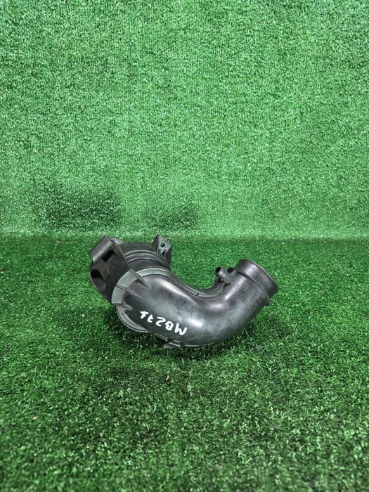 Патрубок воздушного фильтра Мерседес мерс 271 203 с180 Mercedes w203