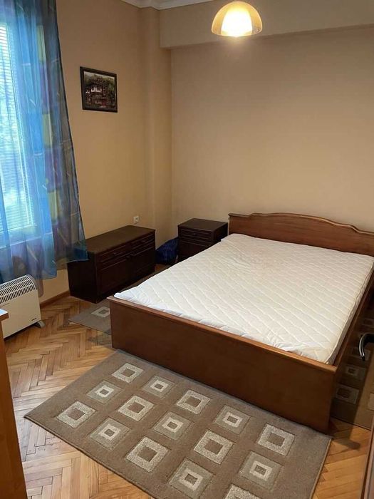 Тристаен апартамент, Широк Център