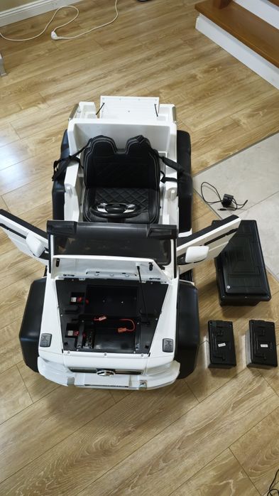 Masinuta electrica Mercedes G63 6x6 270W Premium cadou craciun copii