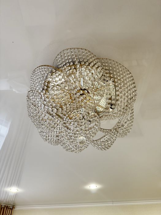 Продам люстру хрустальную