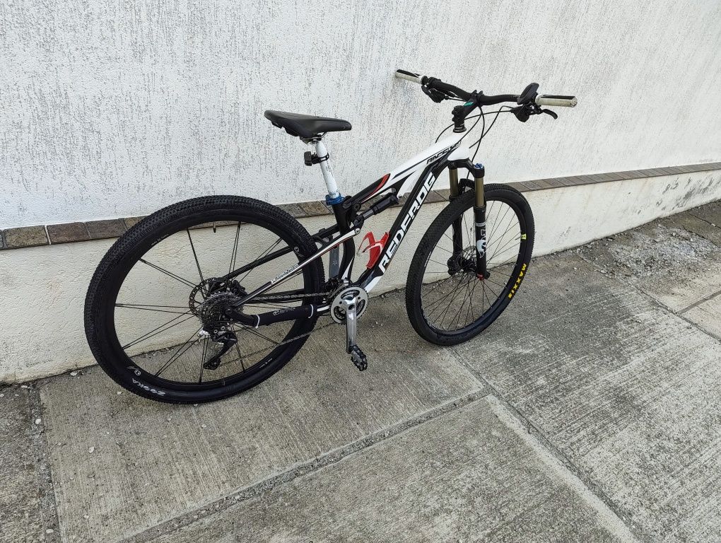 Bicicletă MTB 29” Full Carbon – Custom, Componente Premium