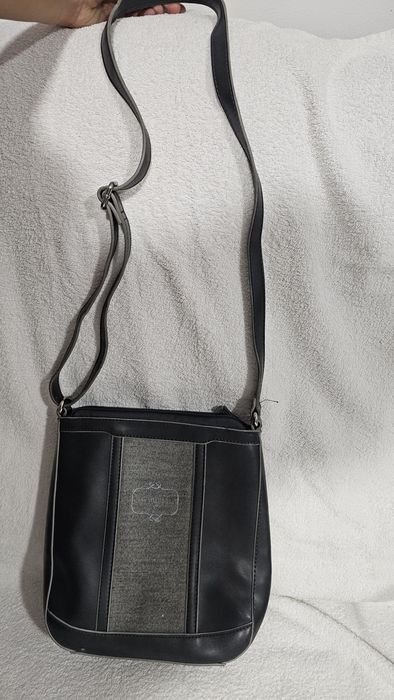 Geanta crossbody gri de piele, Carpisa.