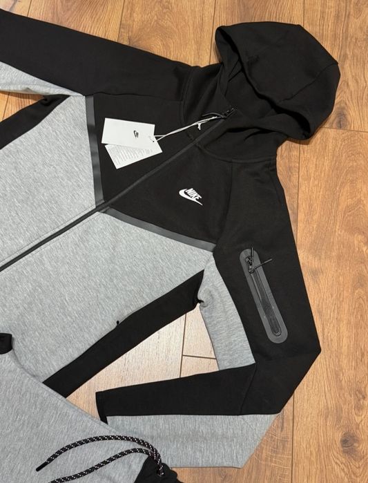 Nike Tech Fleece Black & Grey – Mărimea S, nou cu etichetă
