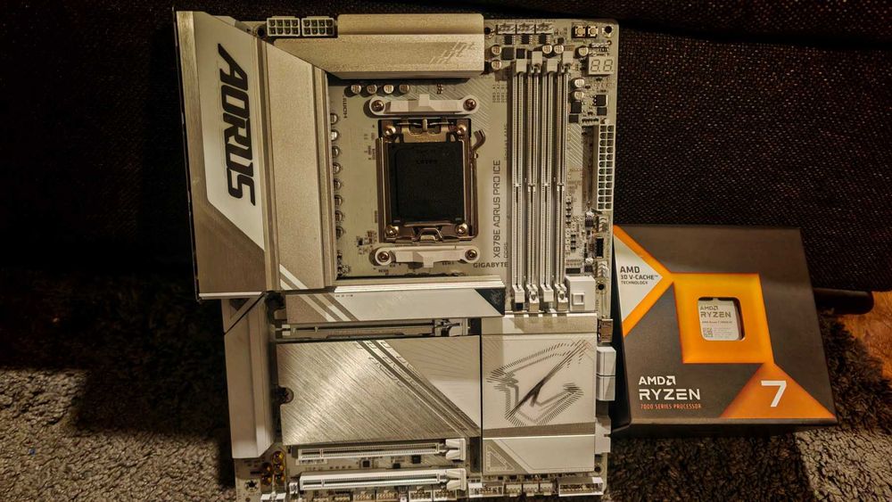 GIGABYTE X870E AORUS PRO ICE + НОВ ! AMD Ryzen 7 7800X3D 96MB/120W/AM5