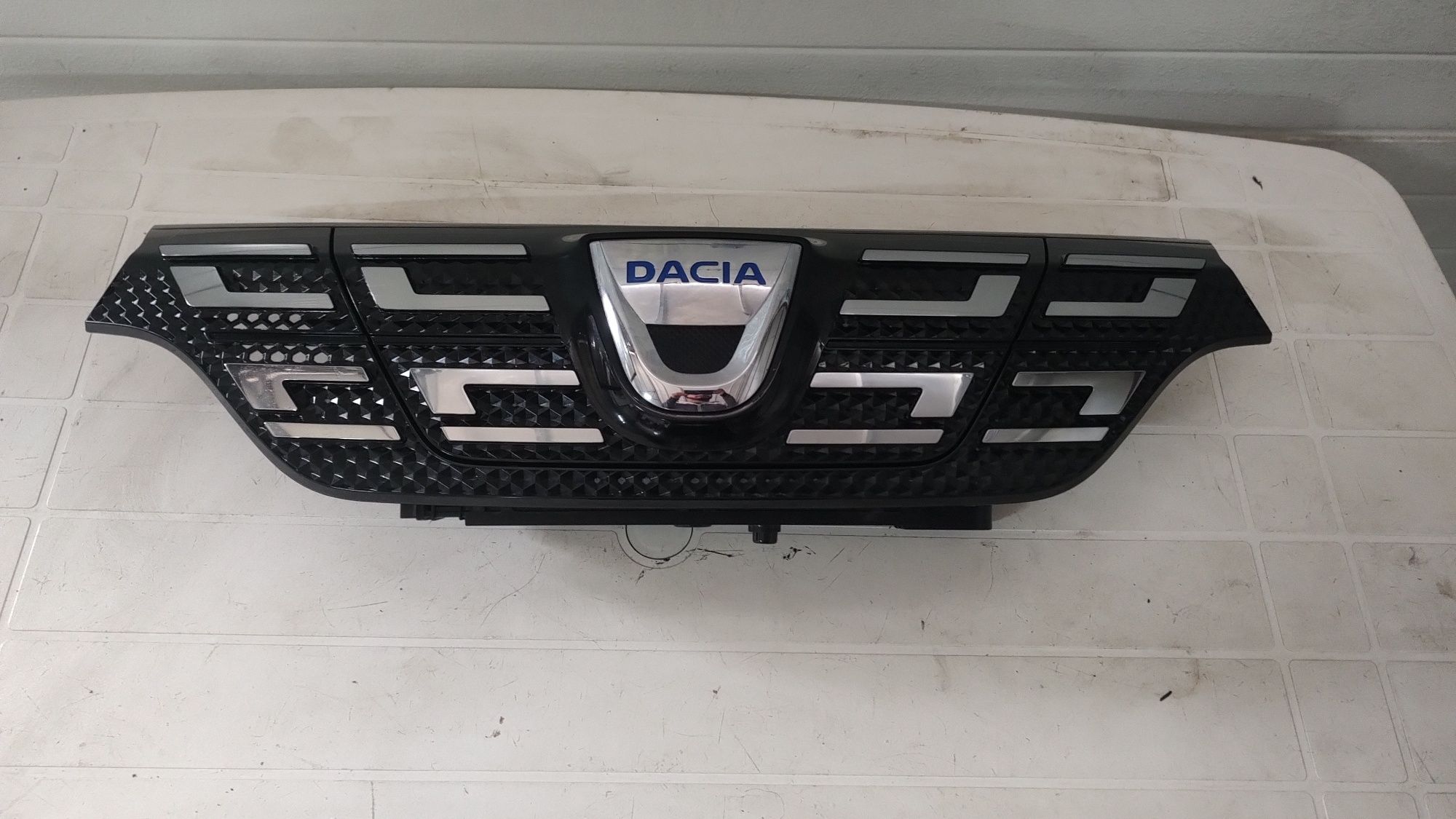 Grila dacia spring cod 623105273R