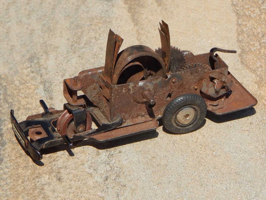 Sasiu jucarie cu motoras frictiune Schuco anii '50 Germania de Vest