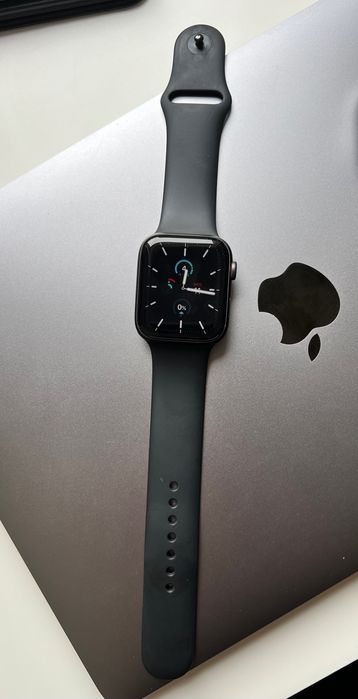 Apple Watch Series 5 44mm Space Gray