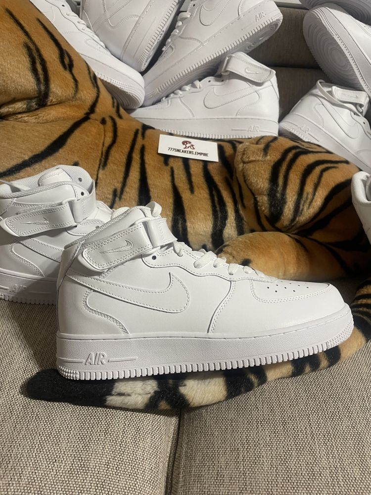 Nike Air Force 1 Mid Triple White