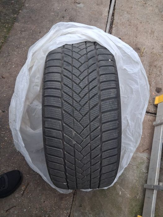 Vând 4 cauciucuri M S 245 40 R18 Matador