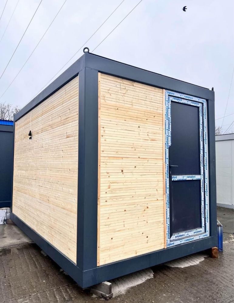 Container modular cu lambriu de lemn exterior