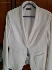 Женский белый пиджак 42