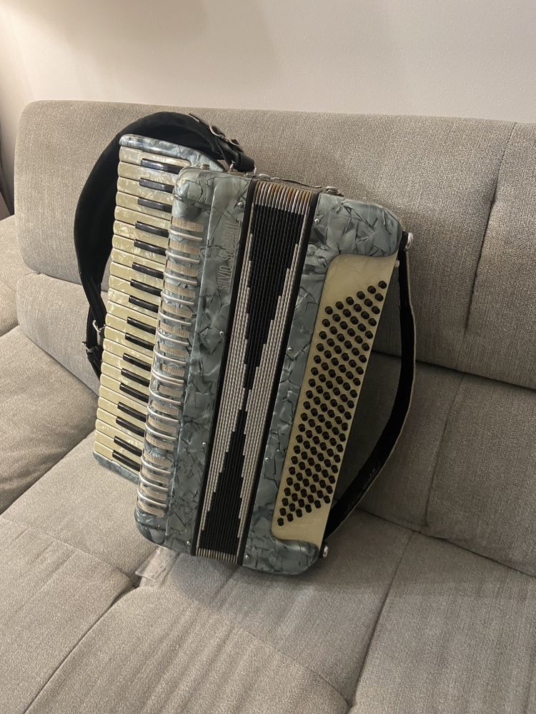 Acordeon italian Silvio Soprani cu 120 de basi